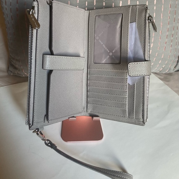 Michael Kors - NWOT - Double Zip Pebble Leather Phone Wristlet - Gray - Picture 2 of 3